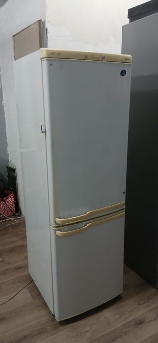 Продам рабочий холодильник
