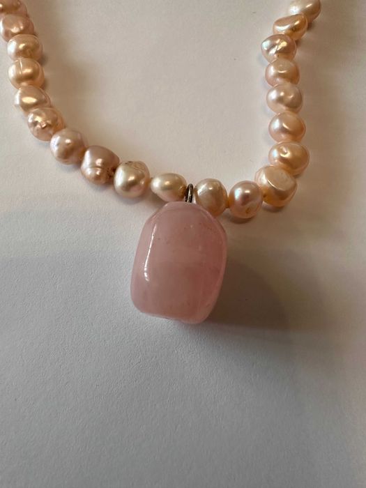 Колие с естествени перли и розов кварц