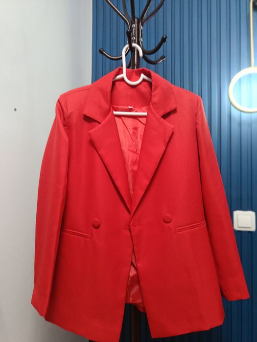Пиджак  красный деми