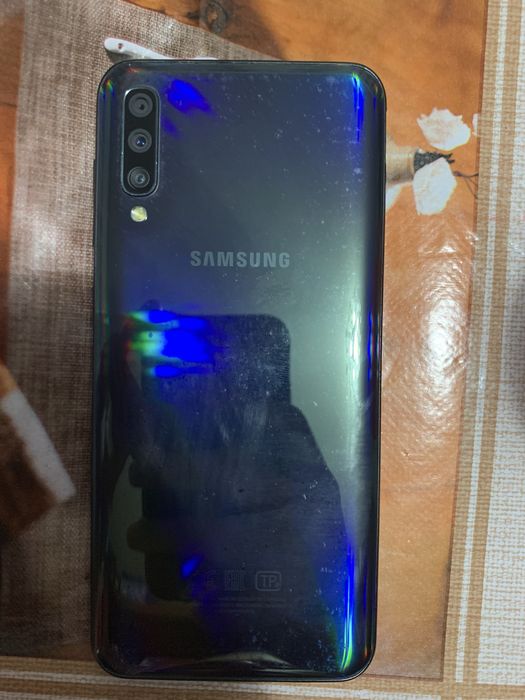 Samsung a50 telefoni sotiladi