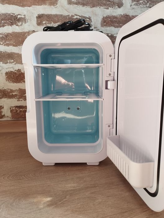 Мини хладилник за козметика или за пътуване/къмпинг