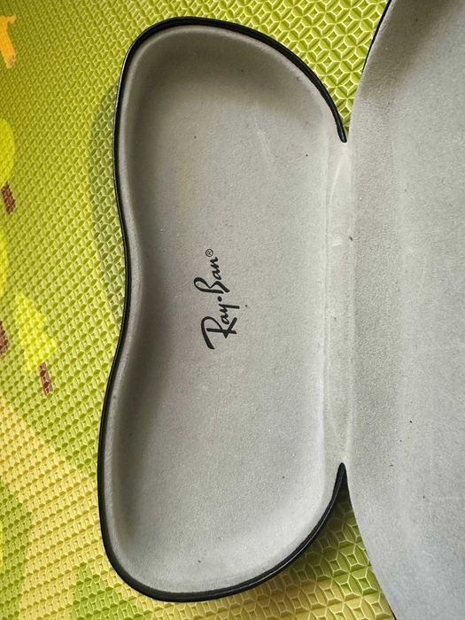 Carcasa pentru ochelari Ray Ban (nr. 1)