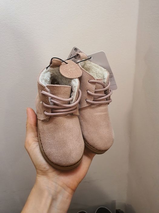 Ghete din piele naturală, noi, cu etichetă.