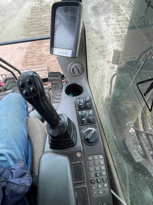 Excavator Volvo EC300DL – Brat lung 18 M , 33 Tone