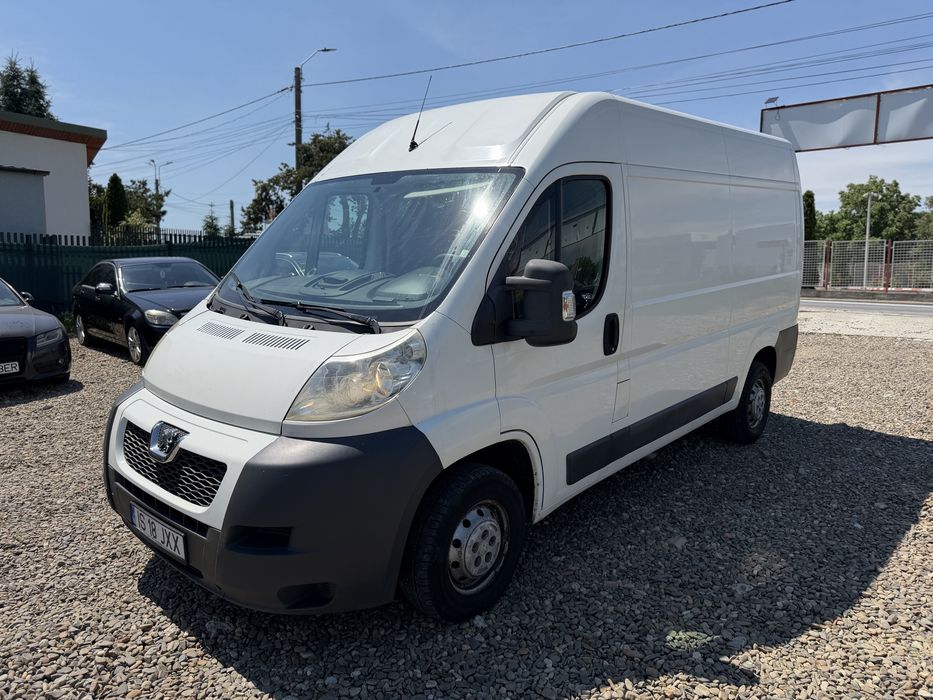 Dubă Peugeot Boxer 2014 / 3 locuri + marfa / Inmatriculat RO - Rate / Garantie / Parc Auto •