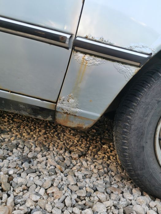 BMW 518 E12, benzina