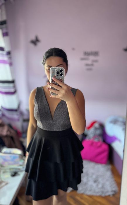 Блестяща рокля с къдрички