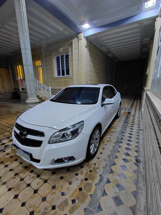 Malibu 1 pazitsiya-3 juda yaxshi xolatda rangi oq