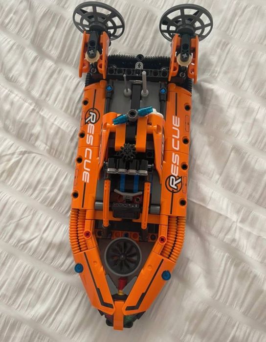 LEGO Technic 42120 hovercraft