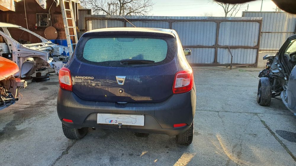 Dezmembrez Sandero 1.2 an 2014 albastru jandarm.
