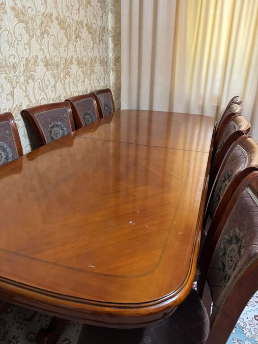 Гостиный стол со стульями