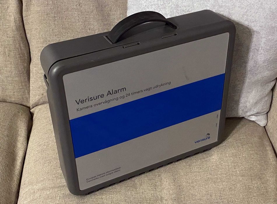 Kit sistem alarma Verisure Alarms IQ fum miscare usi video wifi interf