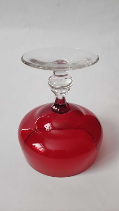 Две масивни чаши от рубинен кристал