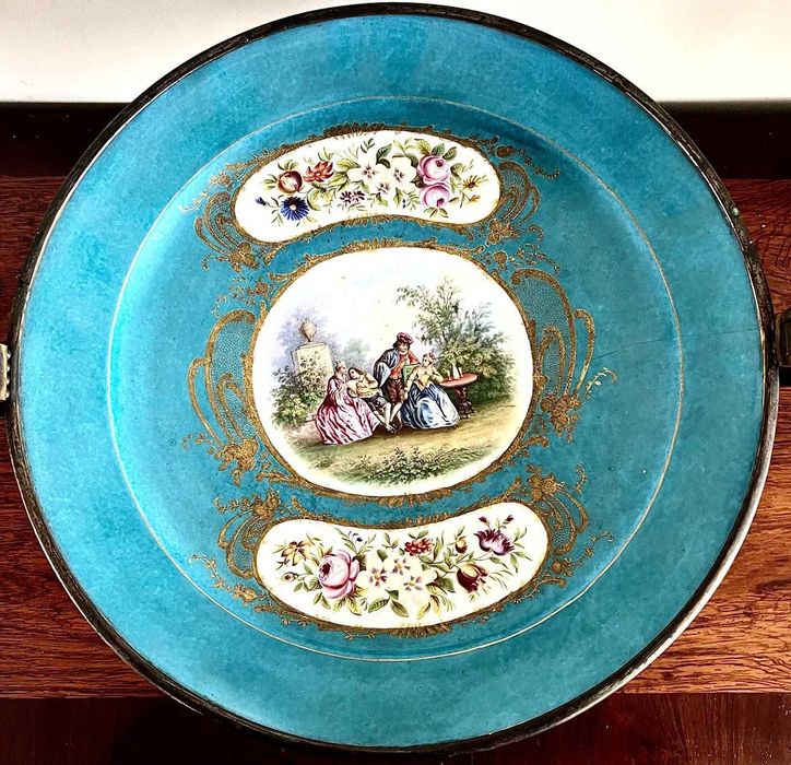 Порцеланова съд Sevres с бронзова рамка в стил Луи ХVI