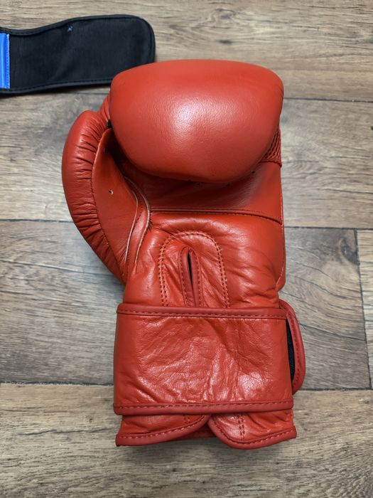 Боксерские перчатки и шингерты