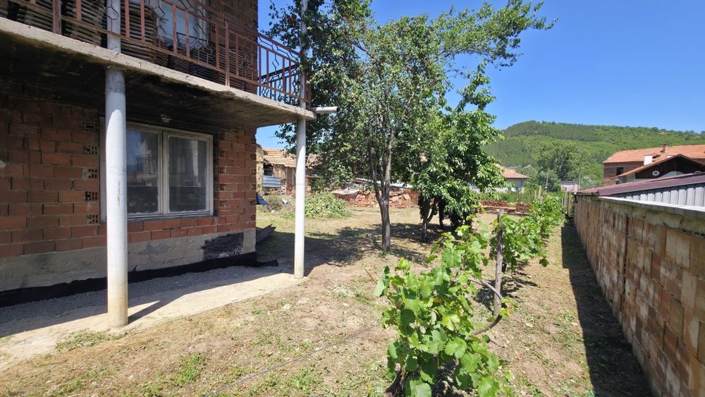 Продава се Къща в с. Драговищица, Област Кюстендил - 186 кв.м за 242 €/кв.м - Снимка #11