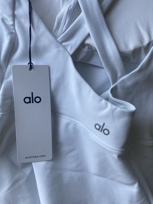 Alo Yoga тенис рокля и пола и потник New Balance