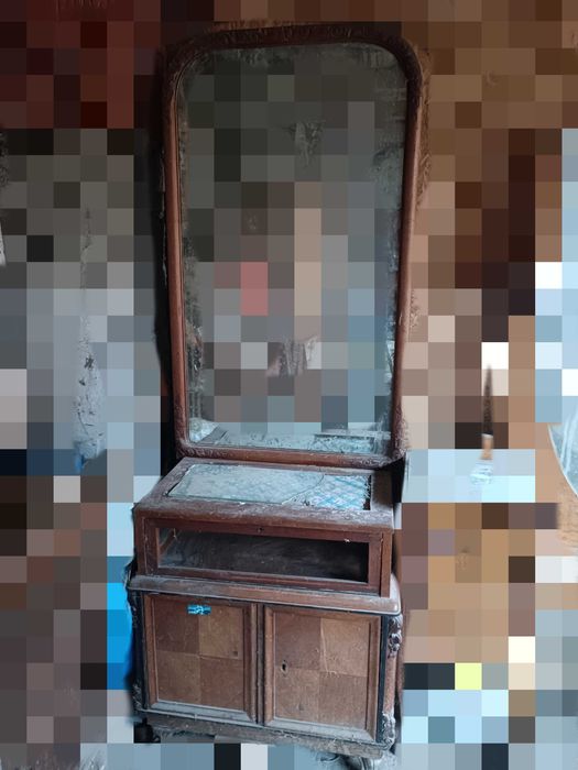 Vând dulapuri vechi, oglindă