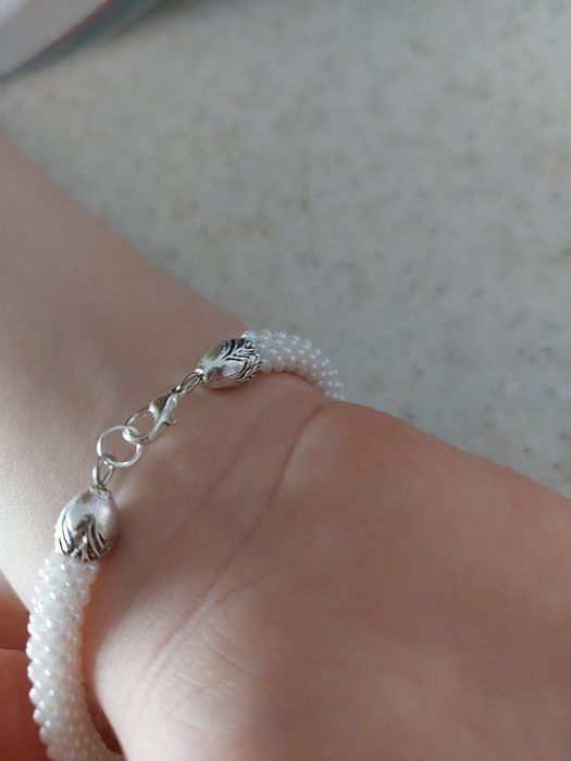 Браслет, жгут из чешского бисера