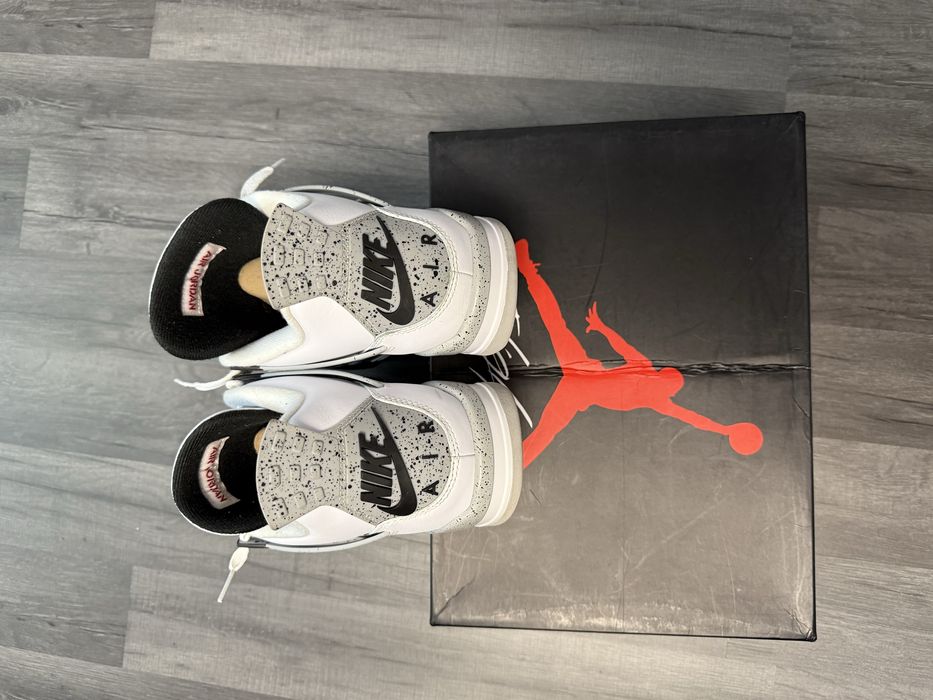 Vand adidasi nike jordan 4 white cement