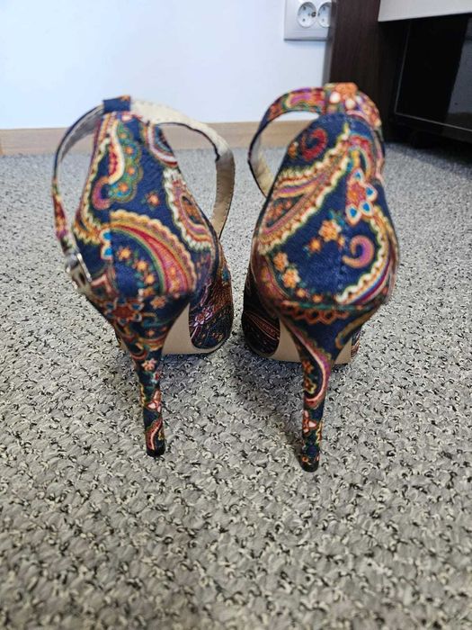 Pantofi eleganti NOU