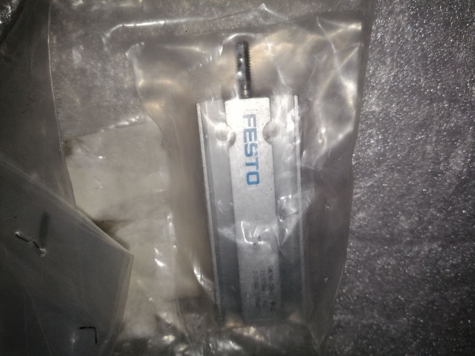 Cilindru pneumatic Festo DMM-10-15-P-A