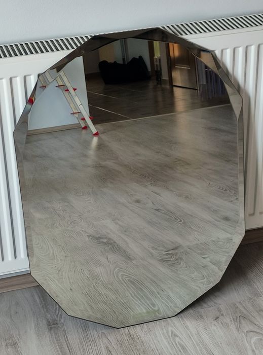 Oglindā  perete interior