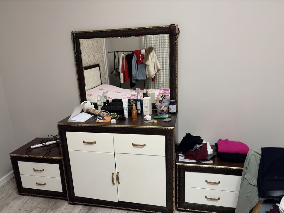 Спальный мебель Ембабуд