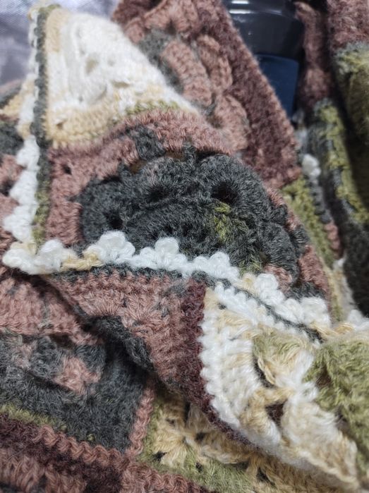 Плетен шал на една кука