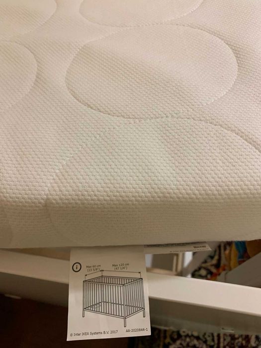 Детска кошара от Икея с чекмедже и извадени нарочно ламели и матрак