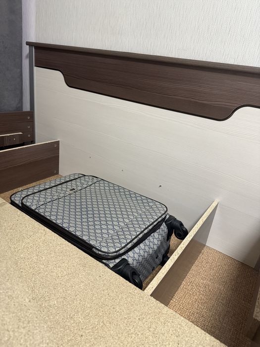 Срочно продаётся двуспальная кровать