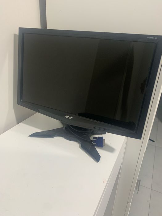 Монитор 19 Acer и клавиатура