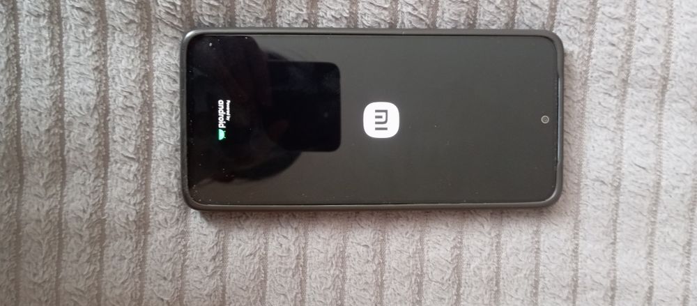 Телефон: Redmi Note 13