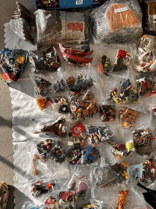 Playmobil огромен лот с играчки в пакети предимно чисто нови