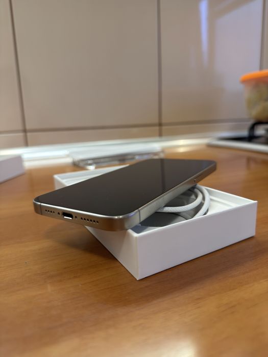 iPhone 15 Pro Max 256 GB Natural Titanium Full Box Neverlocked