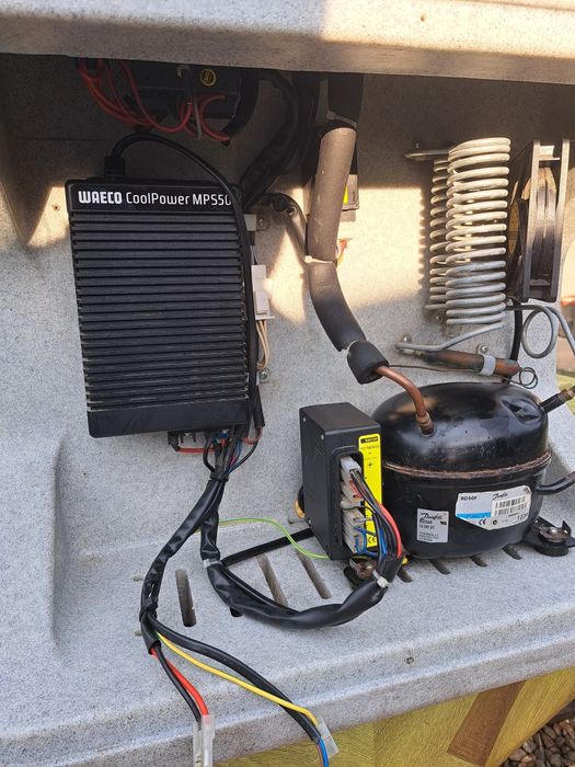 Lada frigorifica cu compresor . Schimb