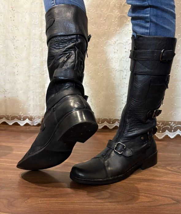 Дамски ботуши от естествена кожа (рокерски)