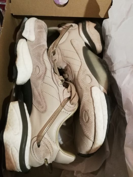 Маратонките са обувани само единпът за проба но се оказаха малки