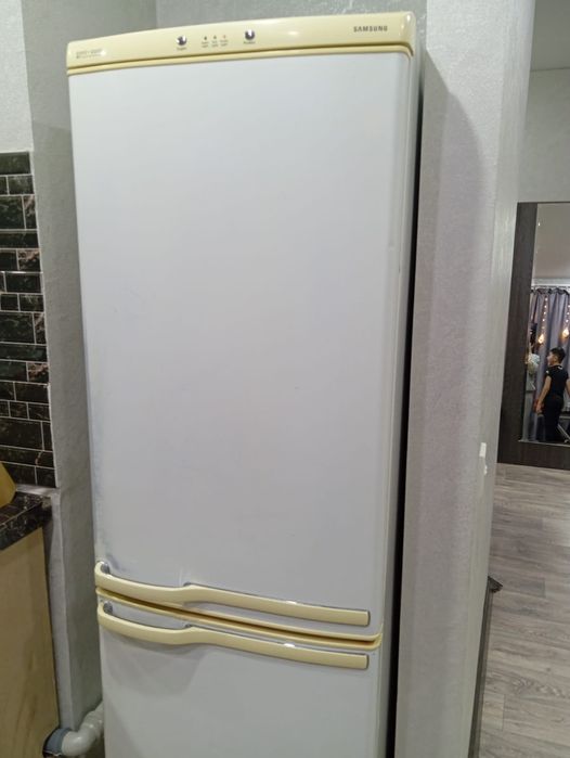 Холодильник Samsung