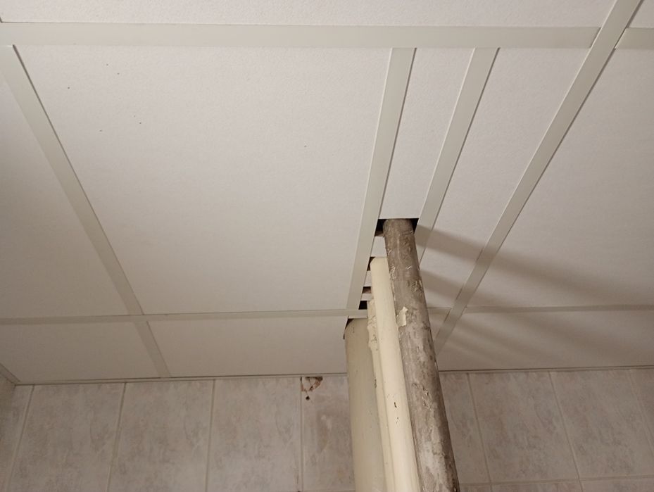 Окачен таван за баня 100 % влагоустойчиви пана от минерална вата