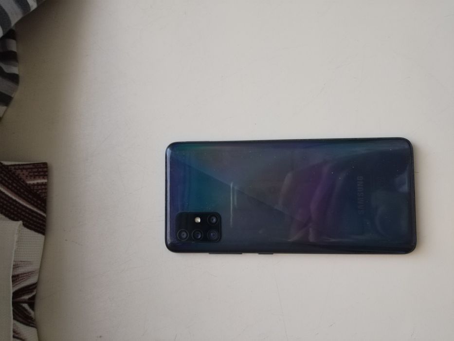 Продаю телефон самсунг