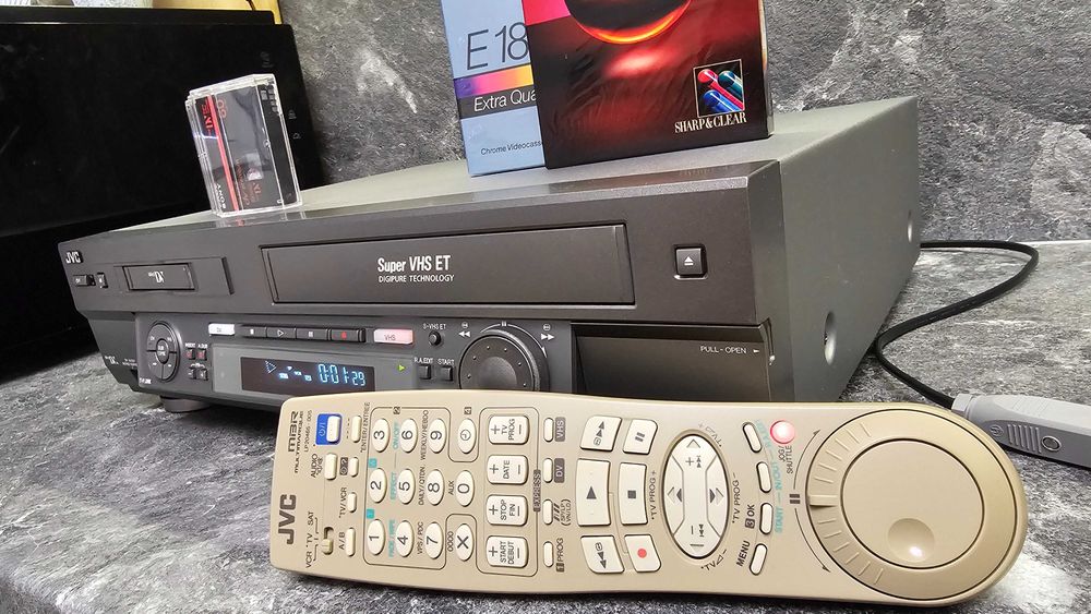 Един рядък (напълно работещ) Професионален, Mini-DV - S-VHS ET , Легендарен модел!