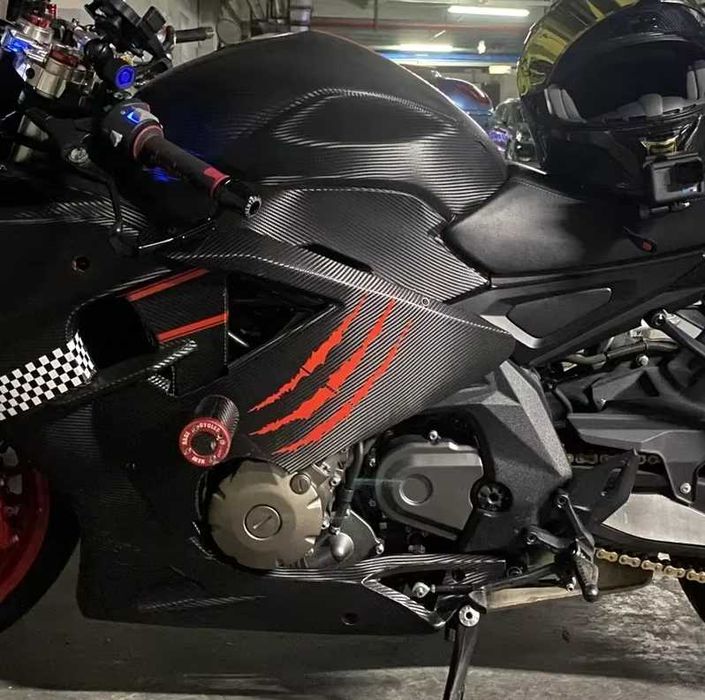 Стикери следи от нокти / за мотор , каска , скутер др.