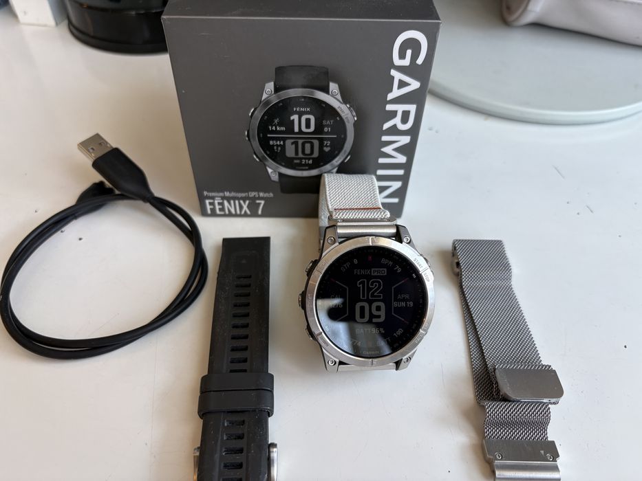 Продавам Garmin Fenix 7