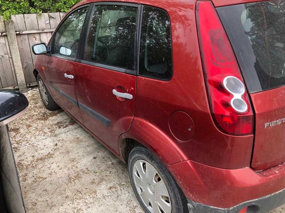 Dezmembram Ford Fiesta 1.4 benzina