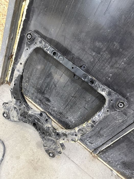 Продам балку двигателя на камри 70-75-80