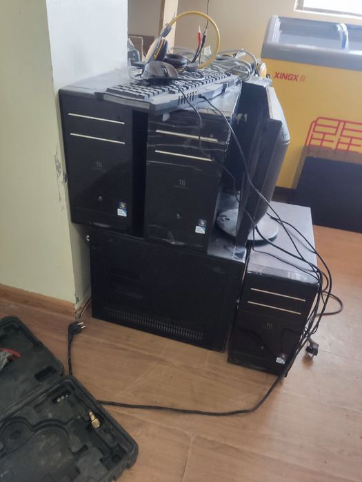 Kompyuterlar sotiladi 10 ta dona hamma narsasi bor komplekt