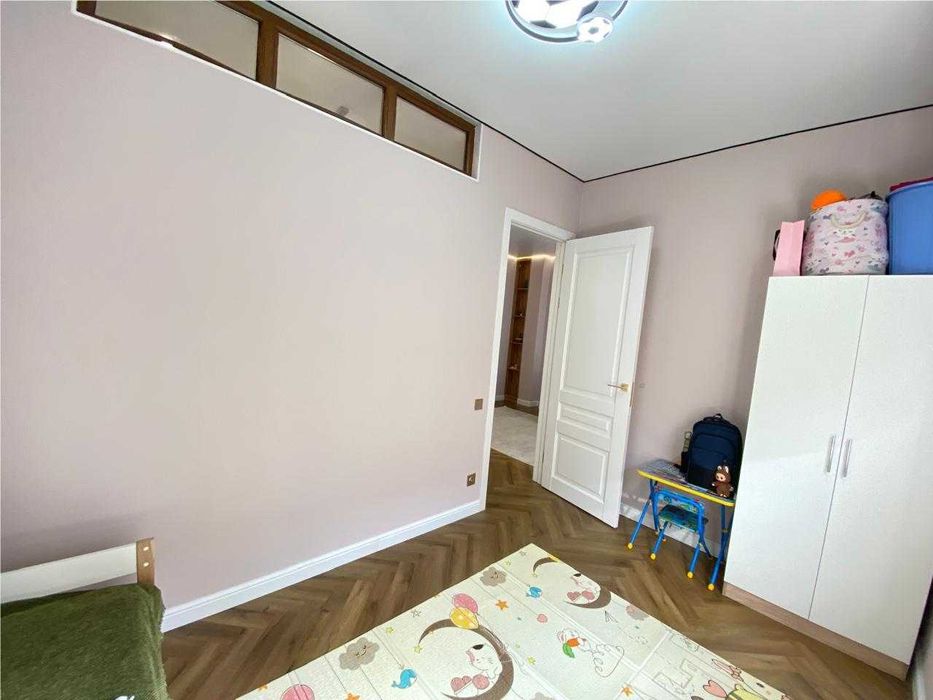 продается 3 комнатная квартира студия