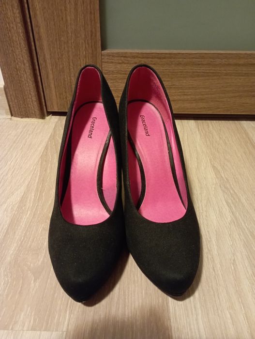 Pantofi negri cu toc Deichmann