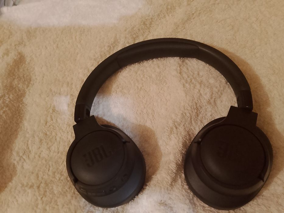 Продам наушники jbl 720